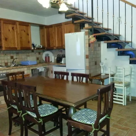 Semesterbostad Refurbished 3 Bedroom In Emilia *