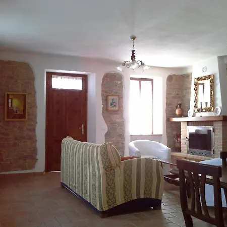 Semesterbostad Refurbished 3 Bedroom In Emilia *