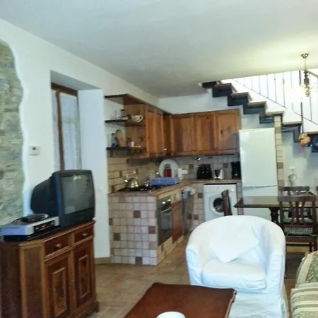Refurbished 3 Bedroom In Emilia *
