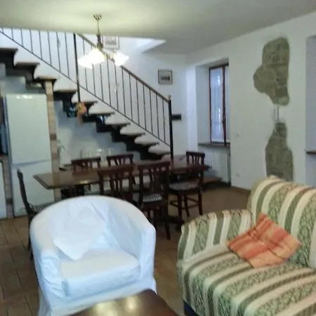 Refurbished 3 Bedroom In Emilia Semesterbostad Piacenza