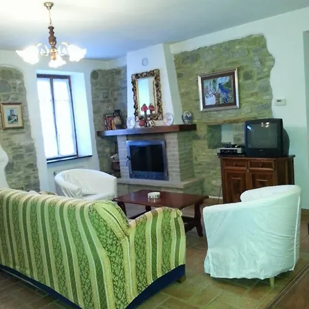 Refurbished 3 Bedroom In Emilia Semesterbostad