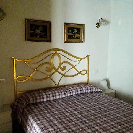 Semesterbostad Refurbished 3 Bedroom In Emilia Piacenza