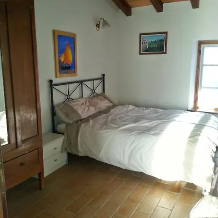 Refurbished 3 Bedroom In Emilia *