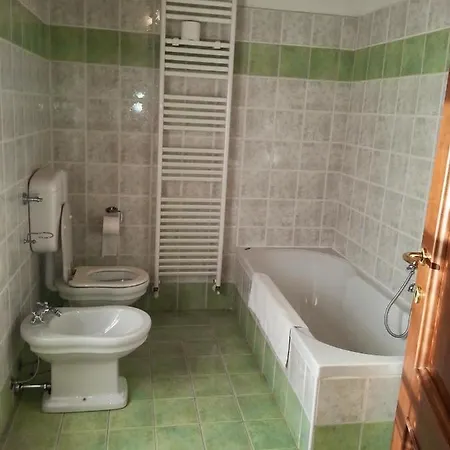 Refurbished 3 Bedroom Farmhouse In Emilia Holiday home *