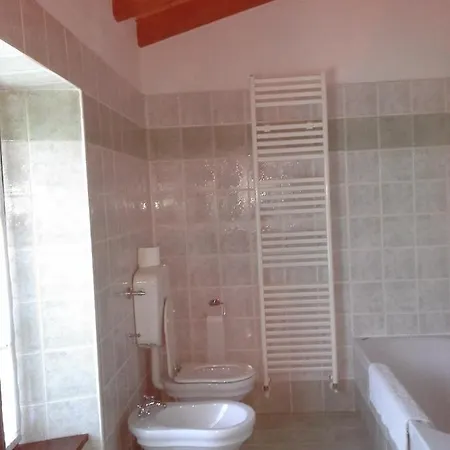 Holiday home Refurbished 3 Bedroom Farmhouse In Emilia