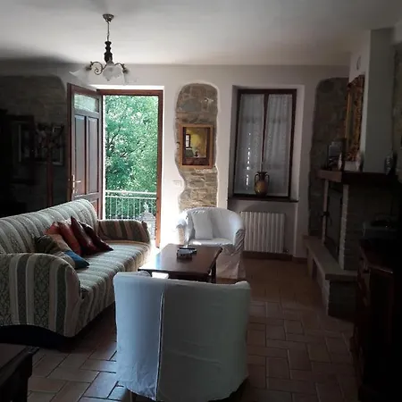 Refurbished 3 Bedroom Farmhouse In Emilia Holiday home