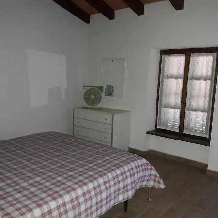 Holiday home Refurbished 3 Bedroom Farmhouse In Emilia