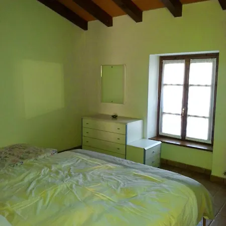 Refurbished 3 Bedroom Farmhouse In Emilia Piacenza