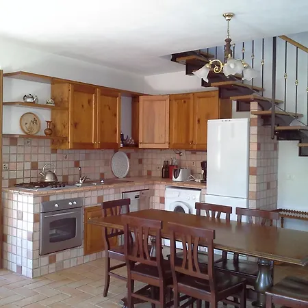 Refurbished 3 Bedroom In Emilia *