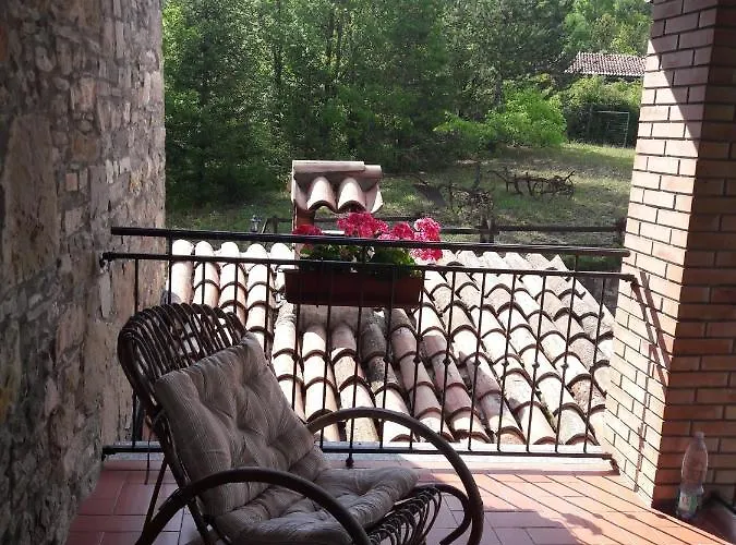 Vakantiehuis Refurbished 3 Bedroom In Emilia *