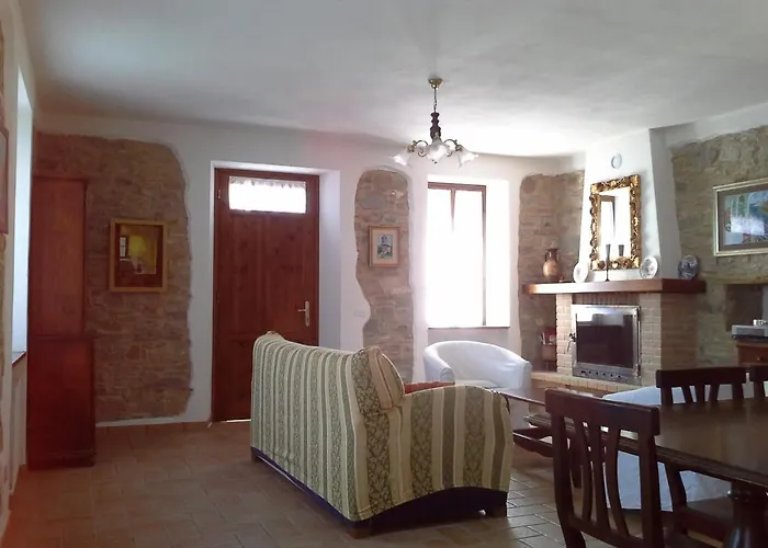 Vakantiehuis Refurbished 3 Bedroom In Emilia *