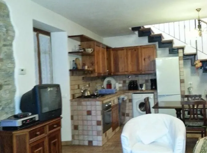 Refurbished 3 Bedroom In Emilia *