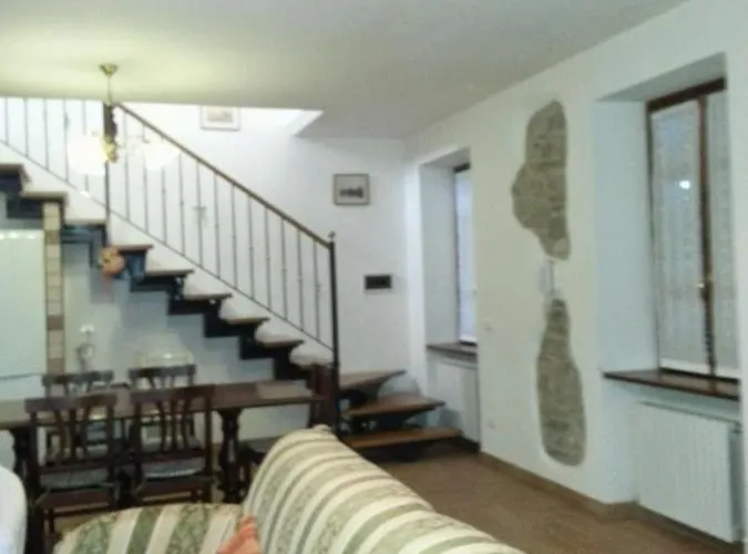 Refurbished 3 Bedroom In Emilia 度假居 皮亚琴察