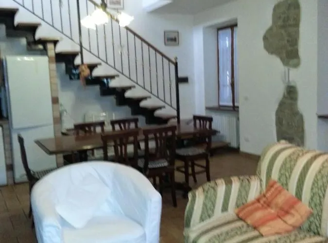 Refurbished 3 Bedroom In Emilia 度假居 皮亚琴察