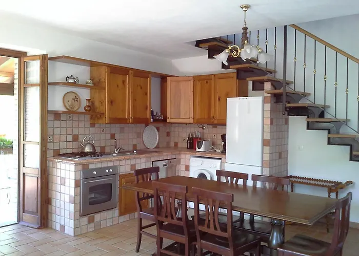 Refurbished 3 Bedroom In Emilia *