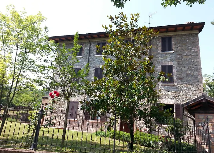 Refurbished 3 Bedroom In Emilia 度假居